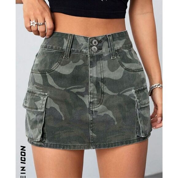 New ICON Camo Print Flap Pocket Denim Skirt Size Medium - Picture 1 of 6